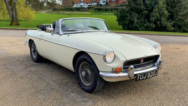 Cecil — MGB Roadster TUJ 920J